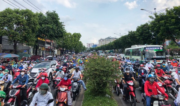  Cong Hoa street near Tan Son Nhat Airport in Ho Chi Minh City is often seen with traffic congestion. Photo courtesy of Tuoi Tre newspaper.