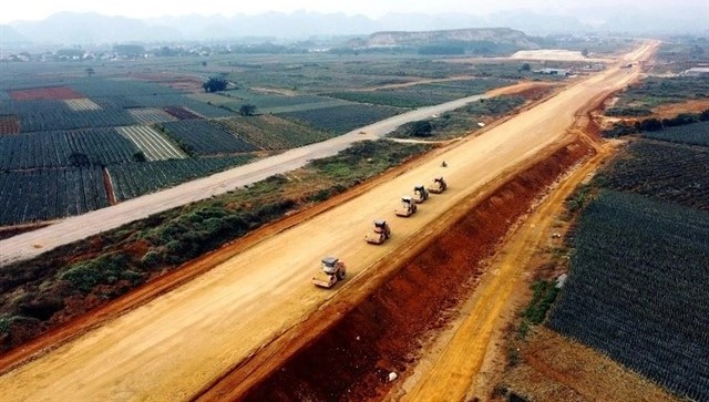 A road section under construction as part of the North-South Expressway Project. Photo courtesy of Vietnam News Agency.