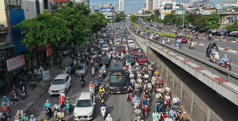 Traffic on Nguyen Trai street in Hanoi. Photo courtesy of Vietnamnet newspaper,