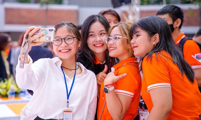 Students at a school opening ceremony in HCMC, September 2020. Photo courtesy of NDH newspaper.