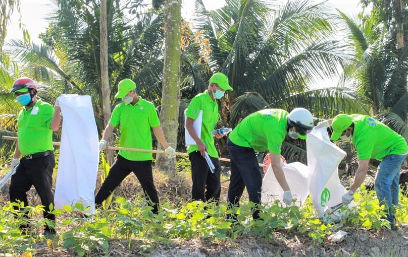 A Syngenta Vietnam-hosted environment cleanup campaign in December 2021 in the Mekong Delta, southern Vietnam. Photo courtesy of the company.