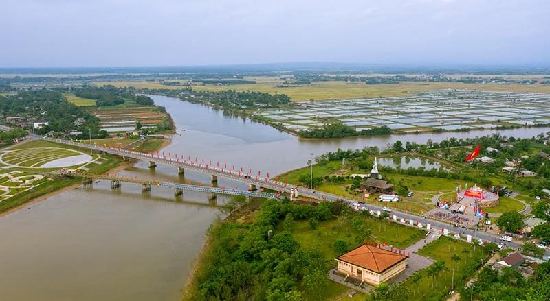 Hien Luong bridge over Ben Hai river, a historic site in Quang Tri, central Vietnam. Photo courtesy of the province's portal.