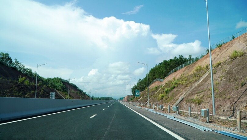 A section of the Van Don-Mong Cai Expressway in Quang Ninh province, northern Vietnam. Photo courtesy of Cong thuong newspaper.