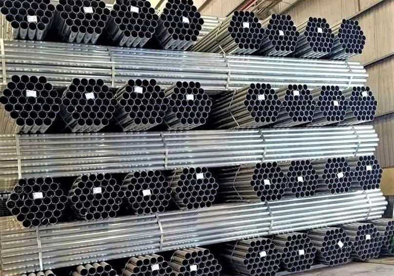 Hot rolled steel is a material used to make steel pipes. Photo courtesy of VnEconomy newspaper.