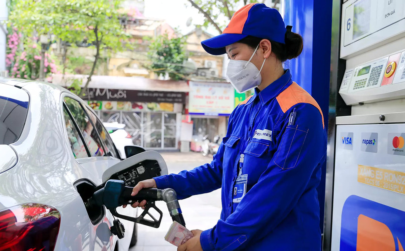 A gasoline station in Hanoi. Photo courtesy of Vietnamnet newspaper.