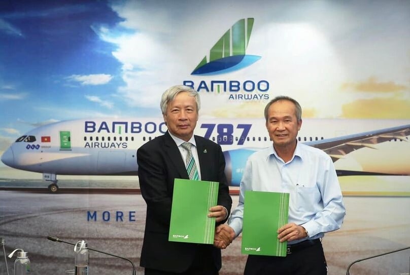 Chairman of Sacombank Duong Cong Minh (R) will become a senior advisor to Bamboo Airways. Photo courtesy of the carrier.