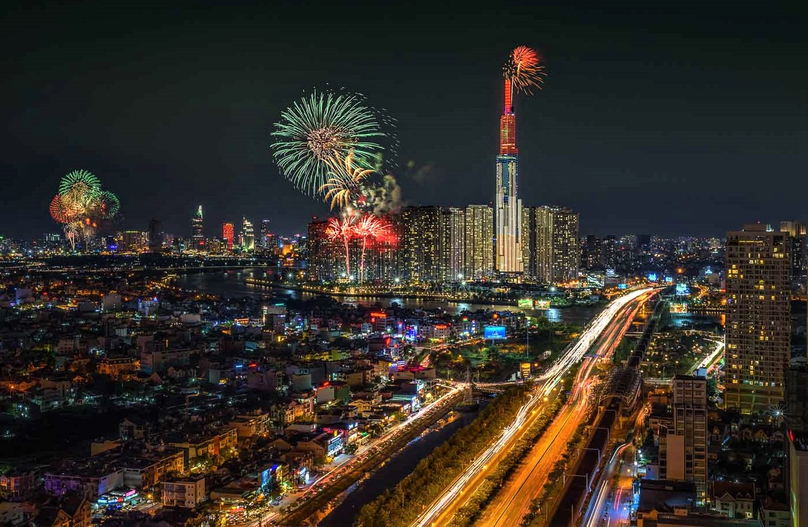 A night-time fireworks performance in Ho Chi Minh City. Photo courtesy of Vinhomes JSC.