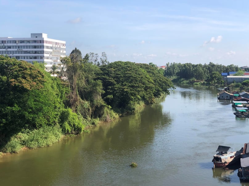 42 Vietnamese from Cambodia crossed Binh Di River, An Phu district, An Giang province on August 18, 2022 to return home. Photo courtesy of Thanh Nien newspaper.