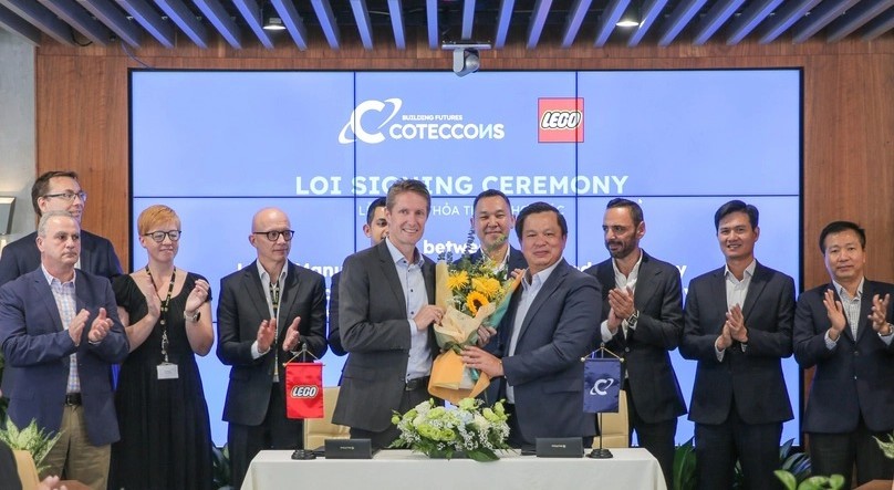 Executives of Lego and Coteccons celebrate after signing a contract to build a $1 billion facility in Binh Duong province, August 22, 2022. Photo courtesy of Coteccons.