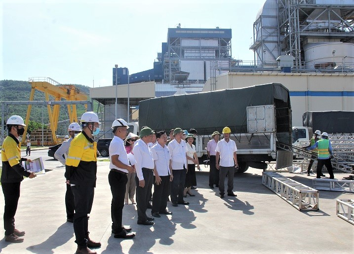 Thanh Hoa officials and representatives of project developers inspect the site to hold the September 2 inauguration ceremony of the Nghi Son 2 Thermal Power Plant, August 22, 2022. Photo courtesy of Thanh Hoa newspaper.