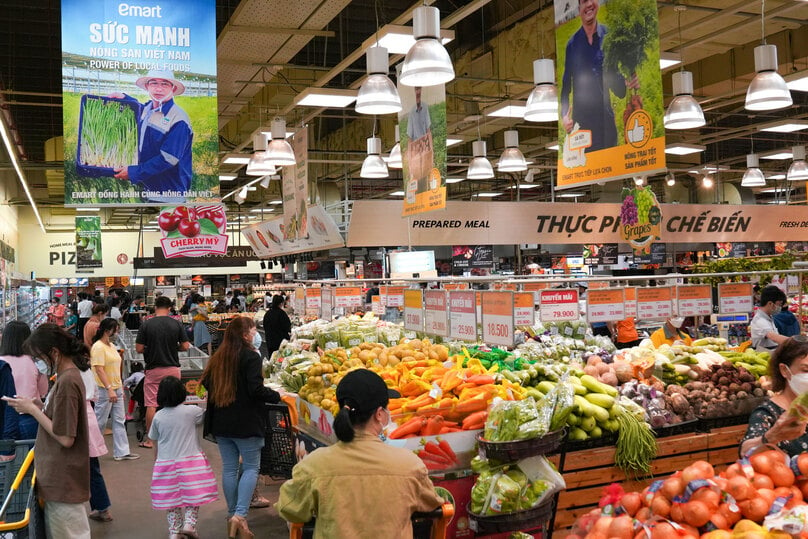 Shoppers at Emart Go Vap in Go Vap District, Ho Chi Minh City. Photo courtesy of Thaco.