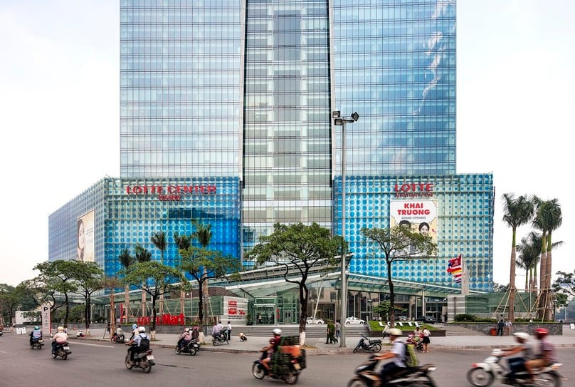 The facade of a Lotte Mart on Lieu Giai Street in Hanoi downtown. Photo courtesy of Lotte. 