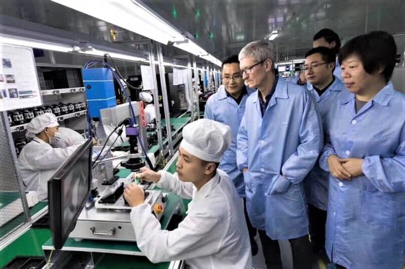 Apple CEO Tim Cook (with glasses, front) visits a Luxshare production line. Photo courtesy of Luxshare.