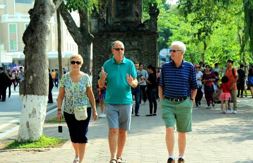 Foreign tourists on the Hoan Kiem (Sword) Lake pedestrian street in Hanoi downtown. Photo courtesy of the government's portal.