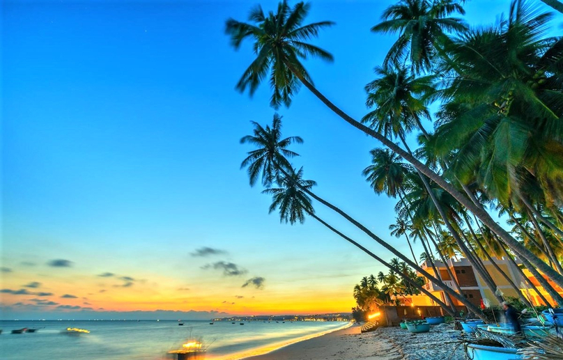 A beach in Phan Thiet town, Binh Thuan province, south-central Vietnam. Photo courtesy of Vietnam News Agency.