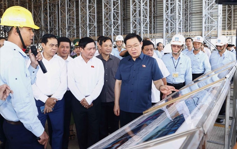 National Assembly Chairman Vuong Dinh Hue (middle) visits Formosa Ha Tinh Steel Corporation in Ha Tinh province, central Vietnam on August 31, 2022. Photo courtesy of Vietnam News Agency