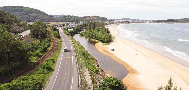 Quang Ngai province has a coastline of 144 kilometers. Photo courtersy of Investment newspaper.