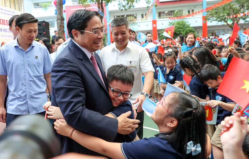 PM Pham Minh Chinh at Doan Thi Diem primary school in Hanoi on September 5, 2022. Photo courtesy of the government's portal.