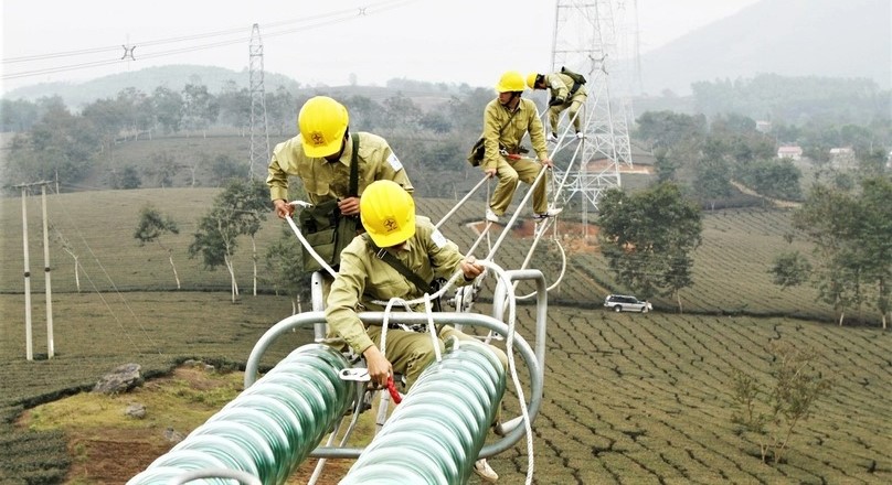 EVN technicians work on a section of the national grid. Photo courtesy of the state utility.