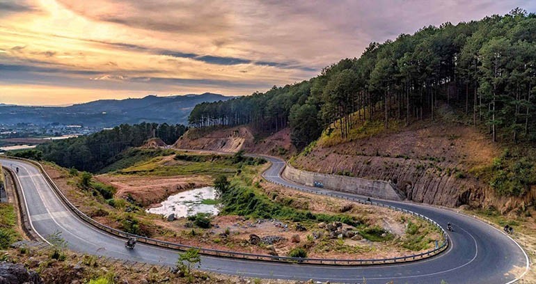A section of Ta Nung Pass in Lam Dong province, Vietnam’s Central Highlands. Photo courtesy of travelsgcc.com.