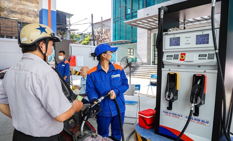 Retail gasoline prices in Vietnam have witnessed 23 adjustments in the year to date. Photo by The Investor/Trong Hieu.