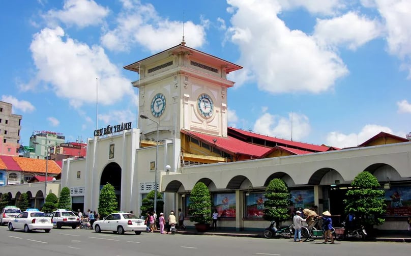 Ben Thanh Market, District 1, HCMC. Photo courtesy of vntrip.vn.