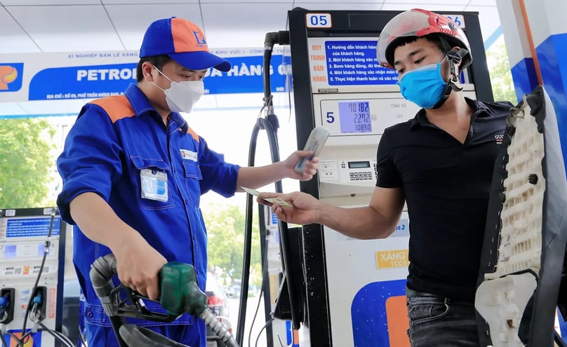 A gasoline station in Hanoi. Photo courtesy of Vietnamnet newspaper.