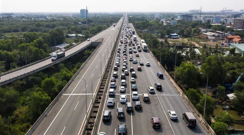 The 55-kilometer HCMC-Long Thanh-Dau Giay Expressway, opened to traffic in 2015, has become overloaded. Photo by The Investor/Quang Dinh.
