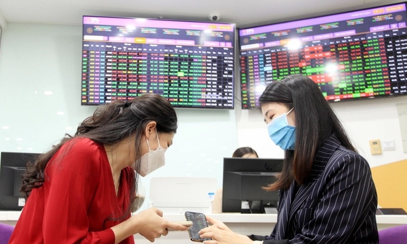 Many experts believe the market downtrend is set to continue. Photo by The Investor/Gia Huy.