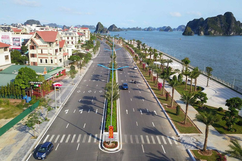 A coastal road in Quang Ninh province, northern Vietnam. Photo courtesy of the Quang Ninh government's portal.