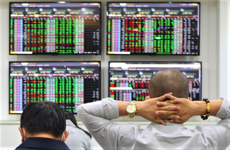 Securities firms forecast the market would continue the downtrend. Photo by The Investor/Gia Huy.