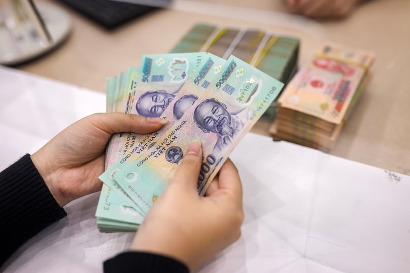 VND notes are seen at a counter at a bank in Hanoi. Photo by The Investor/Trong Hieu.