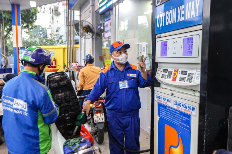 A gasoline station in Hanoi. Photo by The Investor/Trong Hieu.