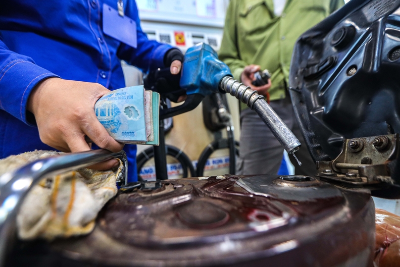 A motorcyclist refills at a gasoline station in Hanoi. Photo by The Investor/Trong Hieu.