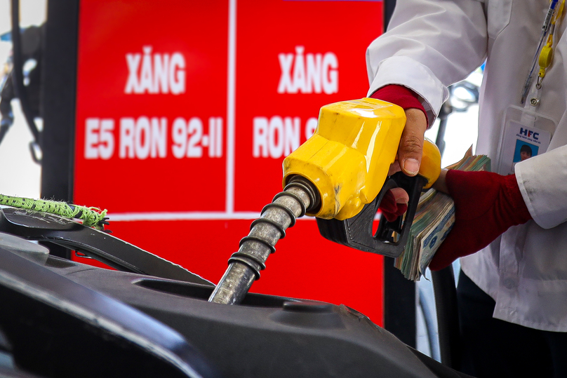 A motorcyclist refills at a gasoline station in Hanoi. Photo by The Investor/Trong Hieu.