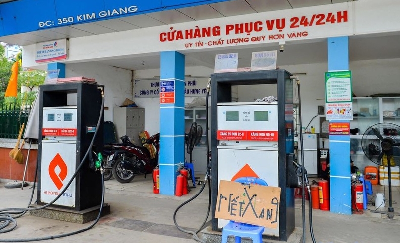 A gasoline station in Hanoi with notice that it has run out of the fuel. Photo by The Investor/Trong Hieu.