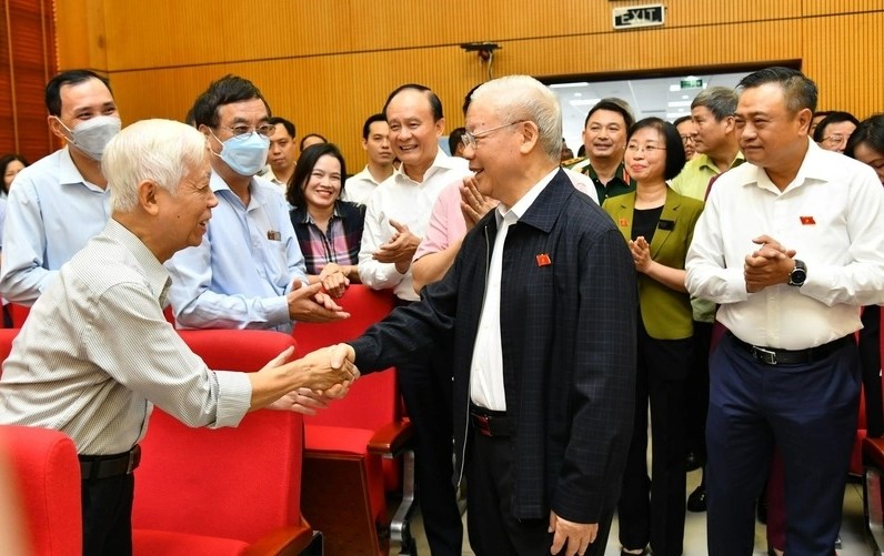 Party General Secretary Nguyen Phu Trong met Hanoi voters on October 15, 2022. Photo courtesy of Young People newspaper.