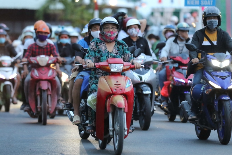 Motorbike is the dominating vehicles of road traffic in Vietnam. Photo courtesy of Young People newspaper.