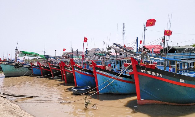 Fishing boats docked at the Tran De port in Soc Trang province, southern Vietnam. Photo courtesy of Soc Trang newspaper.