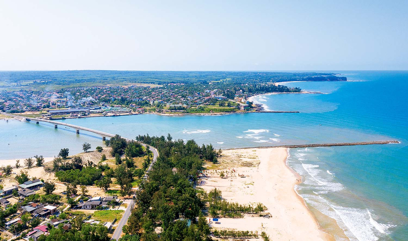 Cua Tung beach in Quang Tri, central Vietnam. Photo courtesy of the Quang Tri investment promotion center.