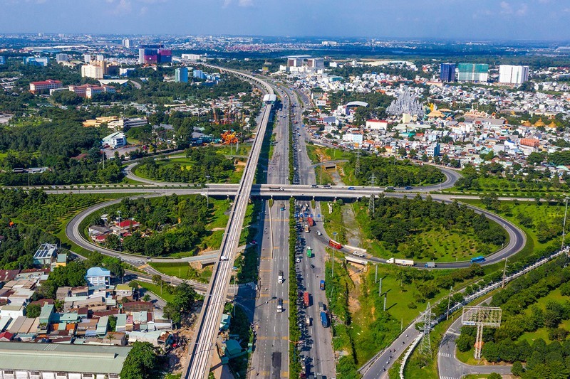 Roads on the outskirts of Ho Chi Minh City, part of the southeastern region. Photo by The Investor/Gia Huy.