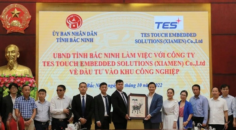 Representatives of TES Touch Embedded Solutions meet Bac Ninh authorities in the northern province on October 25, 2022. Photo courtesy of Bac Ninh newspaper.