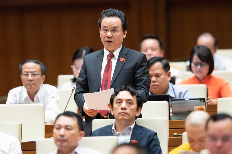 Hoang Van Cuong speaks at the National Assembly session on October 27, 2022. Photo courtesy of the legislative body.