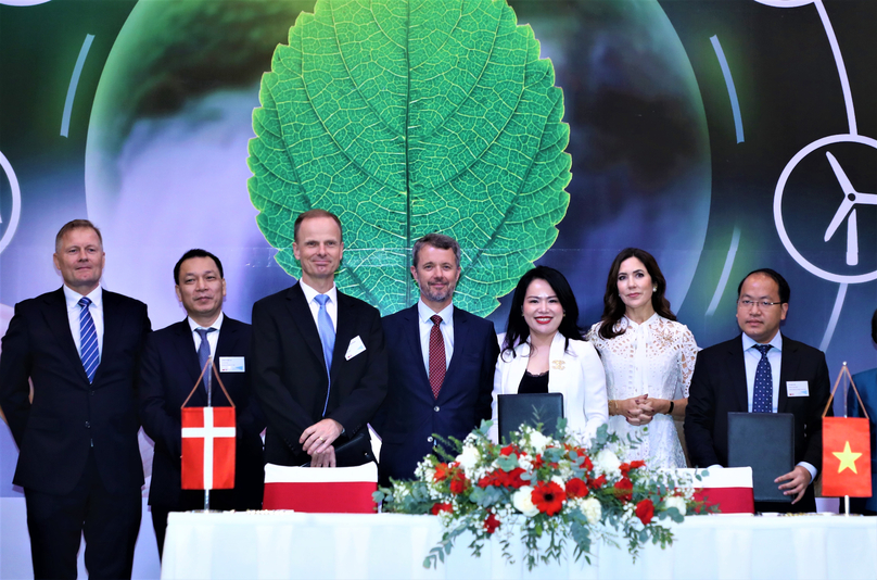 Danish Crown Prince Frederik (4th from left) witnesses the signing of an MoU between Orsted, T&T Group, and Vietnam’s National Innovation Center in Hanoi on November 1, 2022. Photo courtesy of T&T.