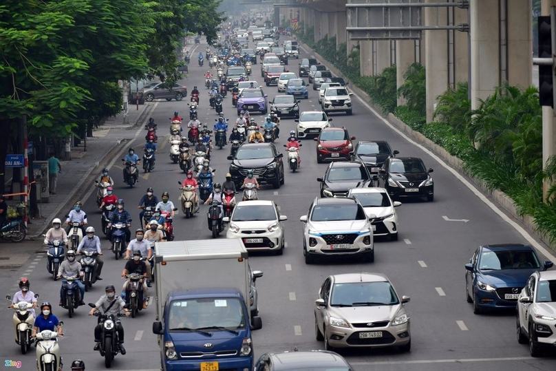 Cars on a road in Hanoi, September 13, 2021. Photo courtesy of Zing magazine.