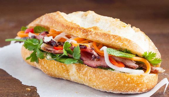 The banh mi (Vietnamese sandwich). Photo courtesy of Foody.vn.