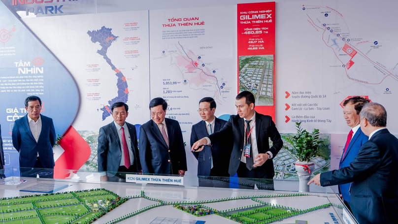 Vo Van Thuong, permanent member of the Party Central Committee's Secretariat; and Deputy Prime Minister Pham Binh Minh (middle) look at the Gilimex Industrial Park model on November 11, 2022. Photo courtesy of the government's portal.