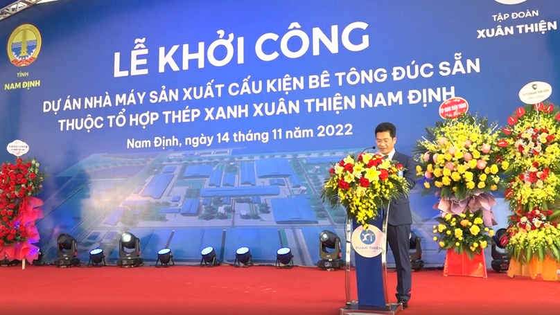 Nam Dinh Vice Chairman Tran Anh Dung addresses the groundbreaking ceremony of the Xuan Thien Nam Dinh prefabricated concrete factory in the northern province on November 14, 2022. Photo courtesy of Nam Dinh newspaper.