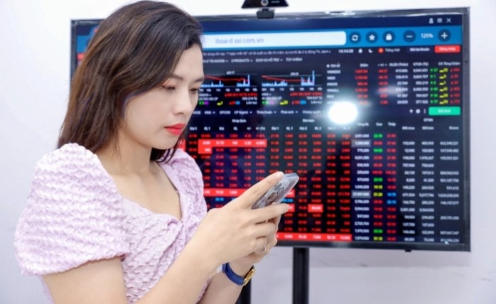 The benchmark VN-Index closed at 941.04, down 13.49 points or 1.41%, on November 14, 2022. Photo courtesy of VietnamFinance magazine.