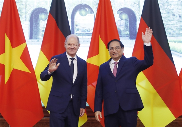 Vietnamese Prime Minister Pham Minh Chinh (R) and German Chancellor Olaf Scholz in Hanoi on November 13, 2022. Photo courtesy of Vietnam News Agency.